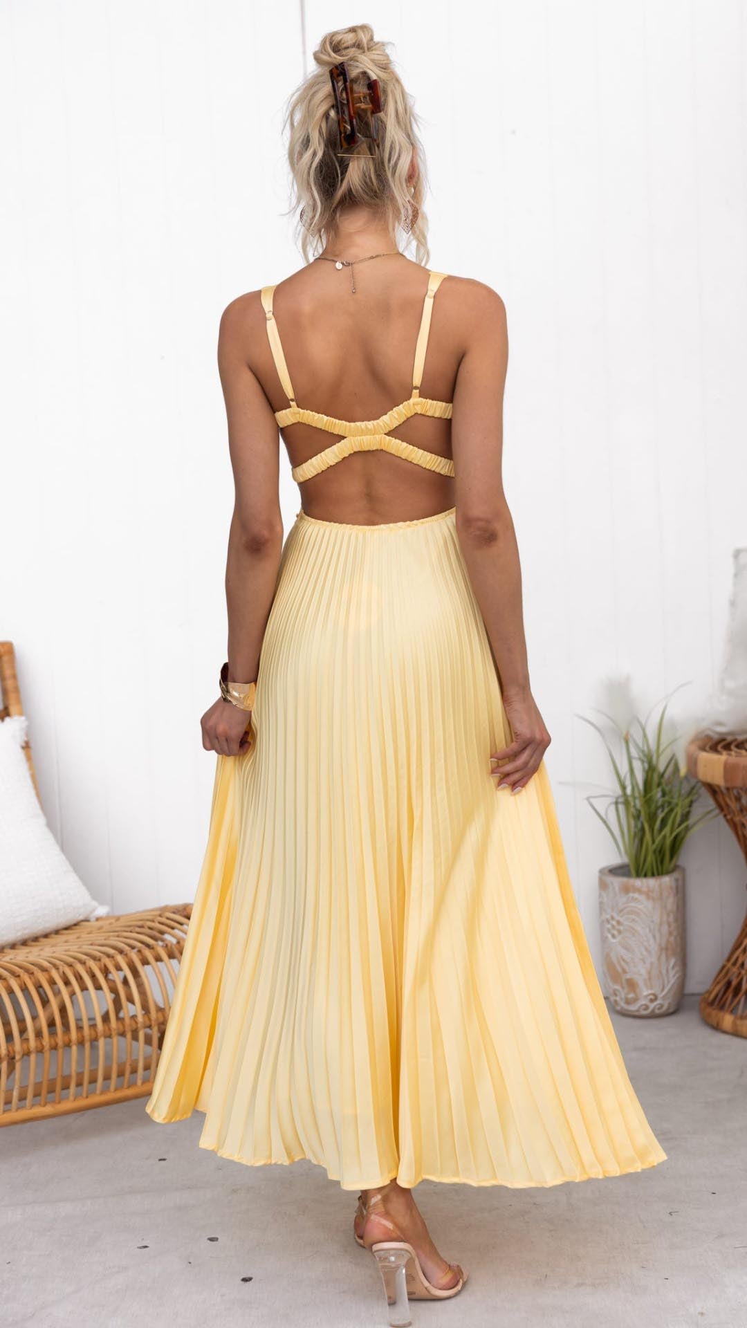Avery | Women's Cocktail Dress With V-Neck And Pleated Skirt | Romantic